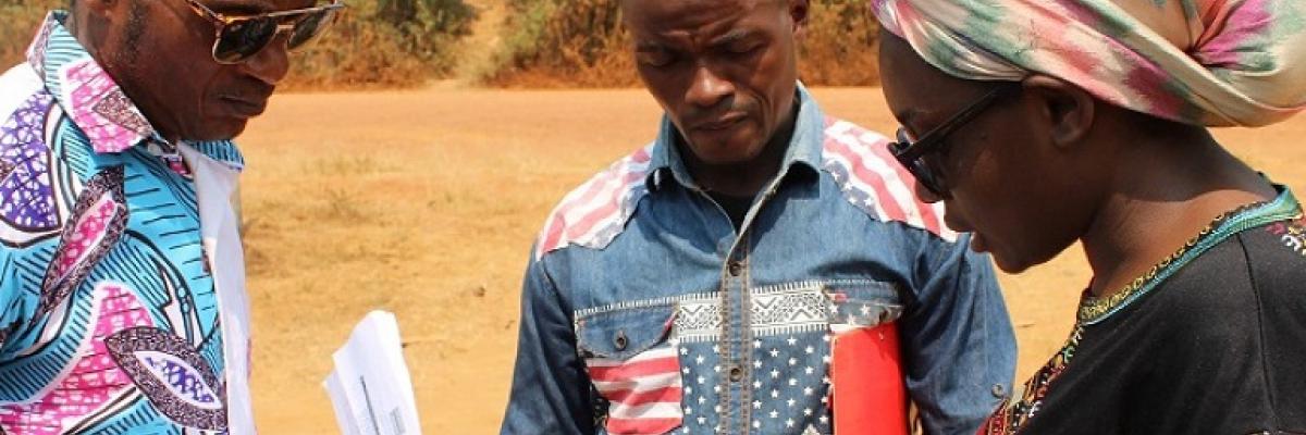 remise des smartphones aux communautés de deng deng